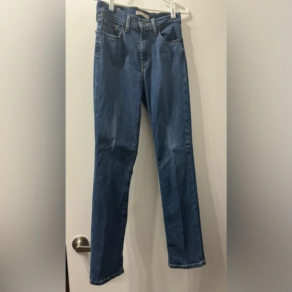 Levi’s 724 High Rise Straight Jeans. Size 26. Color Blue Wave Dark Wash. - Picture 2 of 12